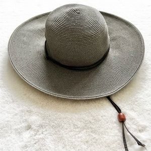 PETER GRIMM GRAY WIDE BRIM HAT WITH CHIN CORD